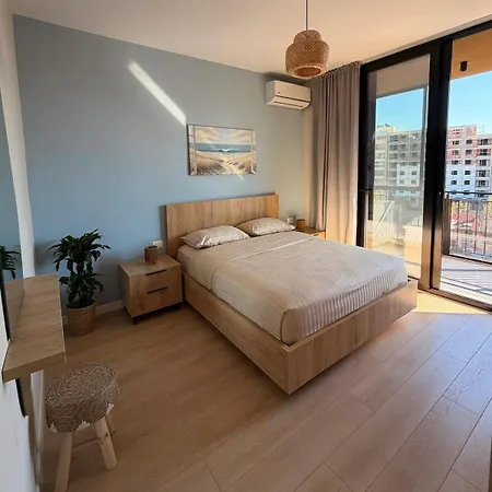 Apartment Sunny Sea View In Heart Of